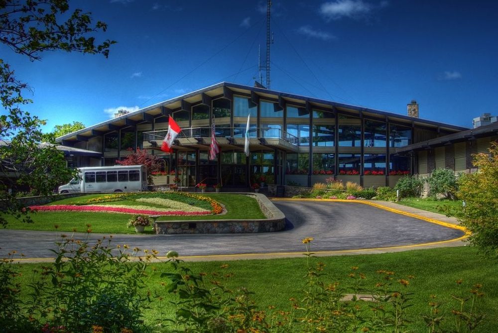 Summit Village Bellaire Экстерьер фото